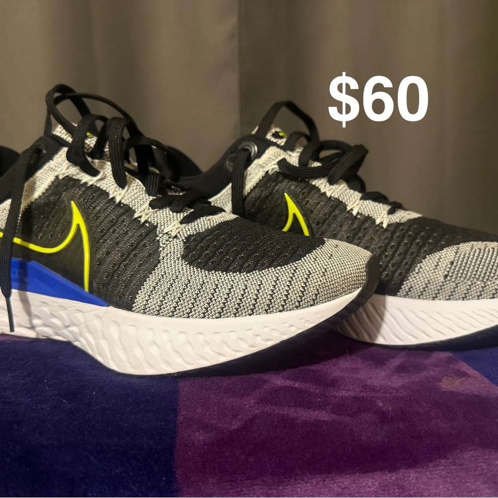 Nike Black and White Men's Sneakers with Blue Accents
